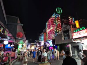 Pattaya Walking Street 2025 iBar